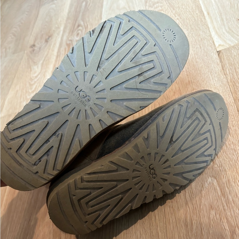 UGG Short Dylyn Boot - Picture 6 of 11